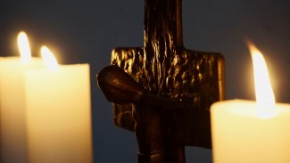 Altar Kerzen Kruzifix