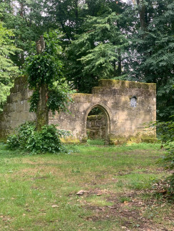 Pilgerwanderung mit Ruine